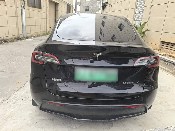 Фото 9 - Tesla Model Y