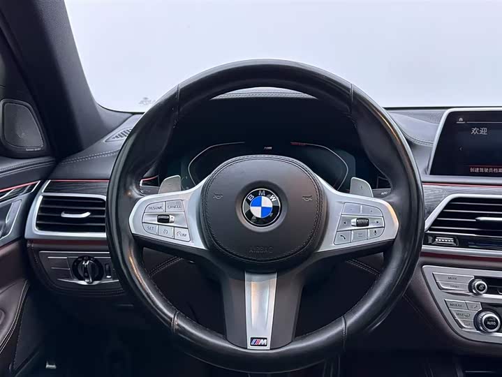 Фото 13 - BMW 7 Series