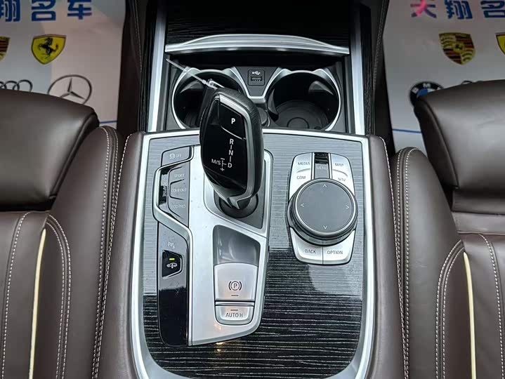 Фото 15 - BMW 7 Series