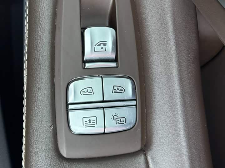 Фото 17 - BMW 7 Series