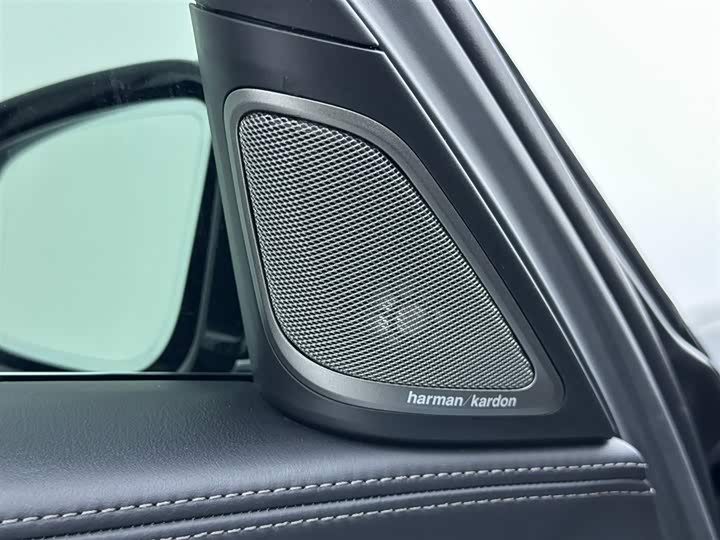 Фото 18 - BMW 7 Series