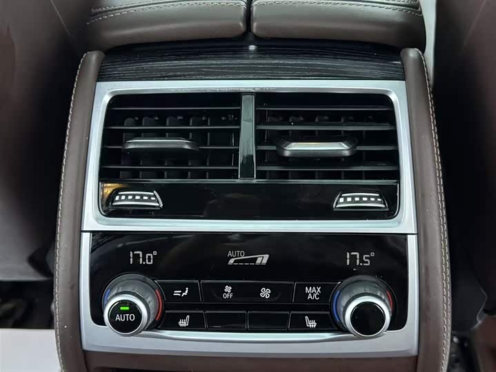 Фото 21 - BMW 7 Series