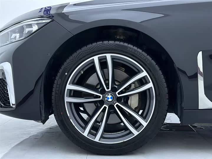 Фото 28 - BMW 7 Series