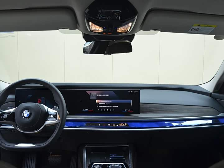 Фото 13 - BMW 7 Series