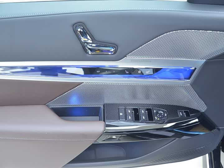 Фото 5 - BMW 7 Series