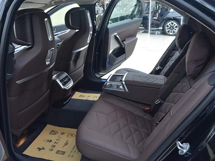 Фото 6 - BMW 7 Series