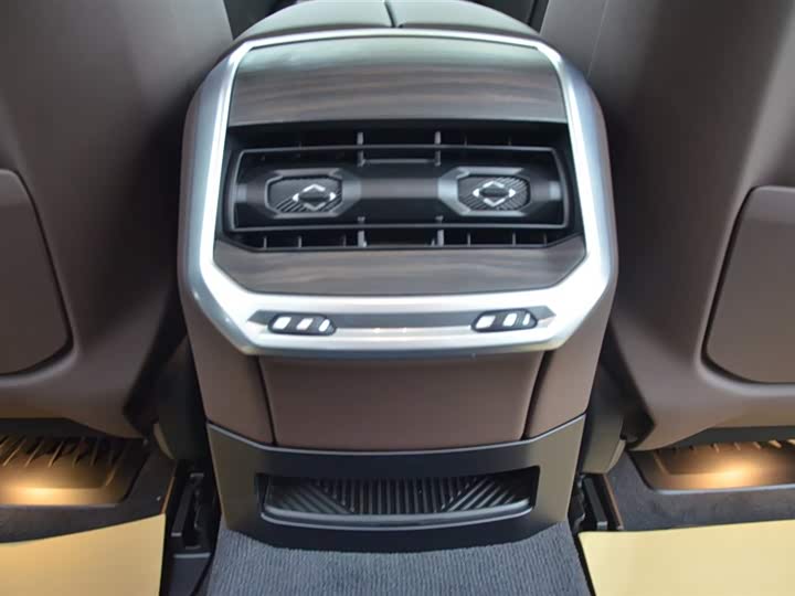 Фото 9 - BMW 7 Series