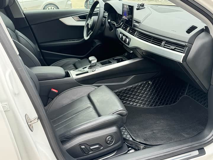 Фото 10 - Audi A4L