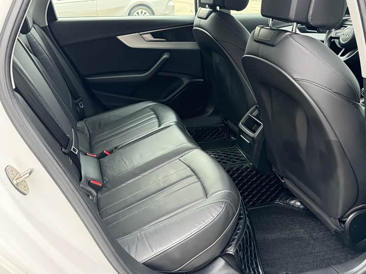 Фото 11 - Audi A4L