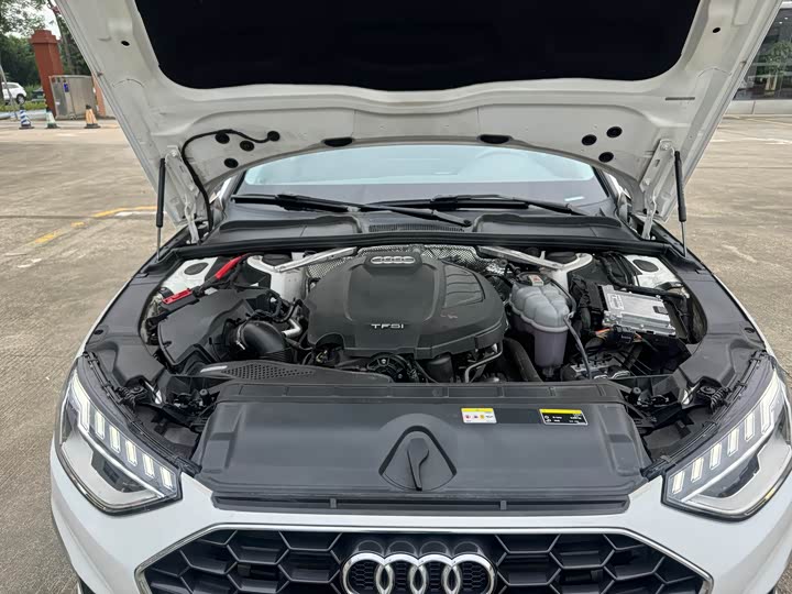 Фото 15 - Audi A4L