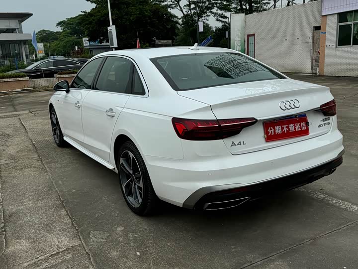 Фото 4 - Audi A4L