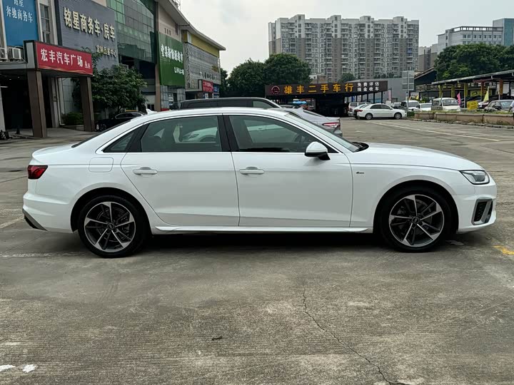 Фото 8 - Audi A4L