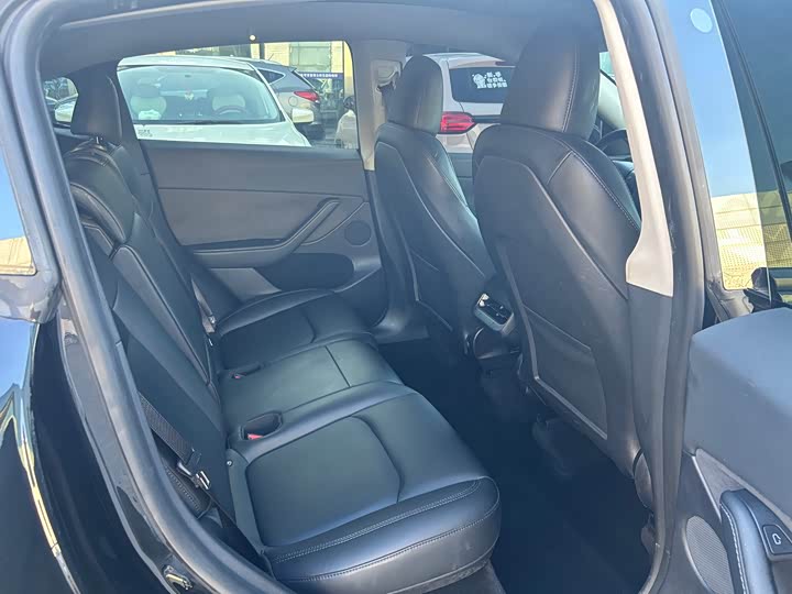 Фото 10 - Tesla Model Y