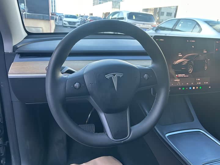Фото 6 - Tesla Model Y