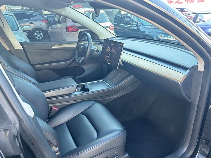 Фото 9 - Tesla Model Y