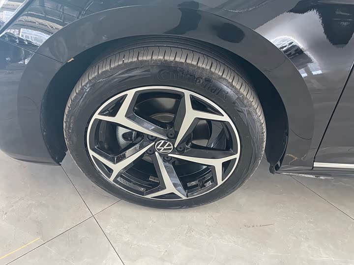 Фото 13 - Volkswagen Passat