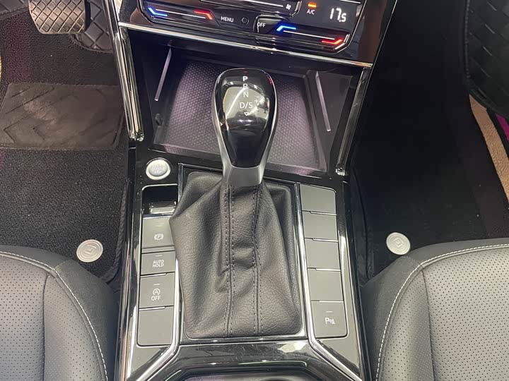 Фото 7 - Volkswagen Passat