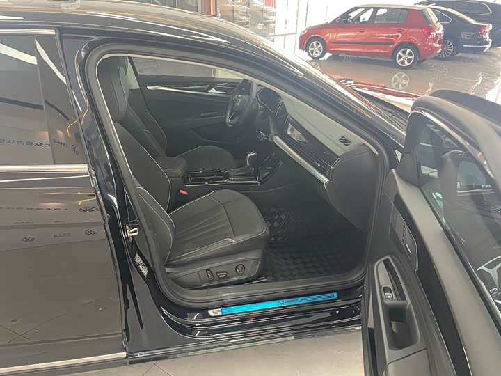 Фото 9 - Volkswagen Passat