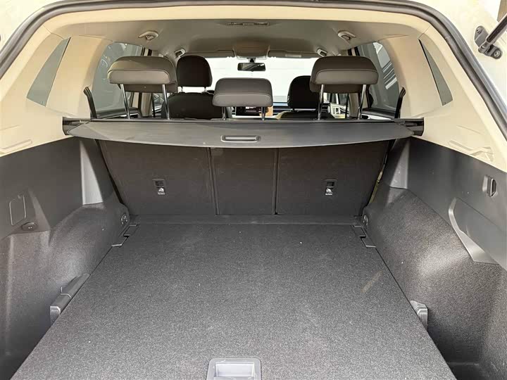 Фото 14 - Volkswagen Tiguan L Pro