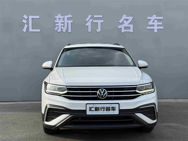 Фото 2 - Volkswagen Tiguan L Pro