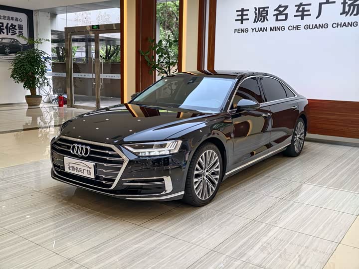 Фото 1 - Audi A8