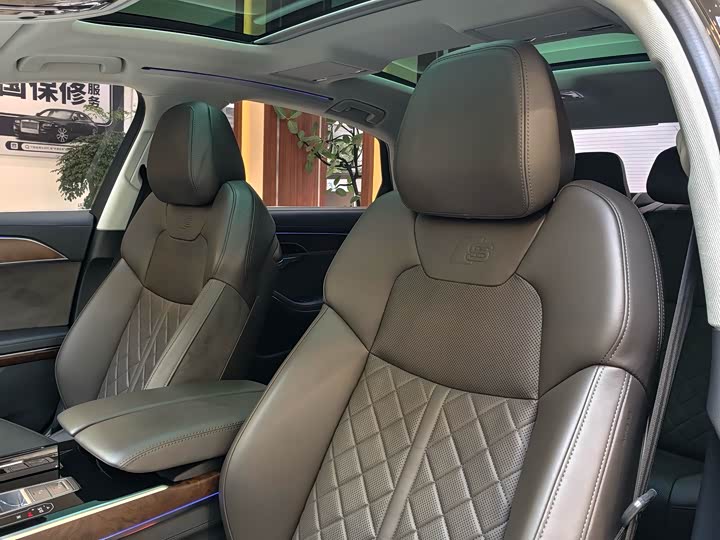 Фото 12 - Audi A8