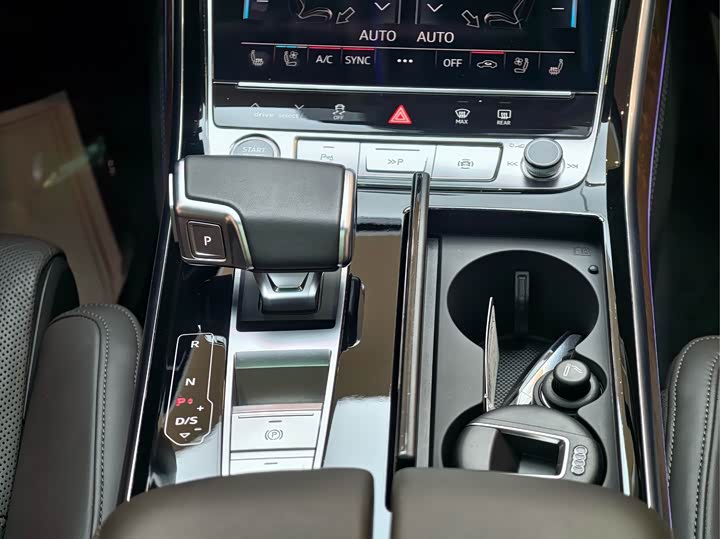 Фото 17 - Audi A8