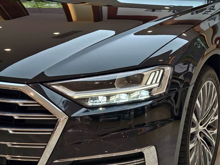 Фото 24 - Audi A8