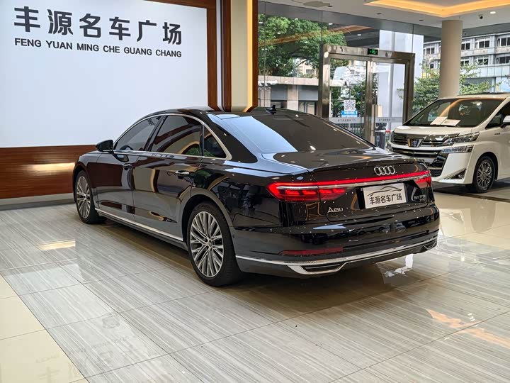 Фото 28 - Audi A8