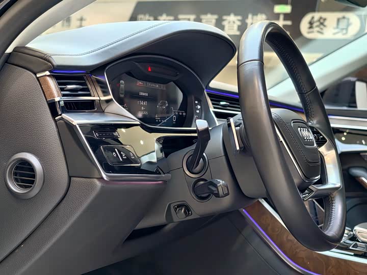 Фото 5 - Audi A8