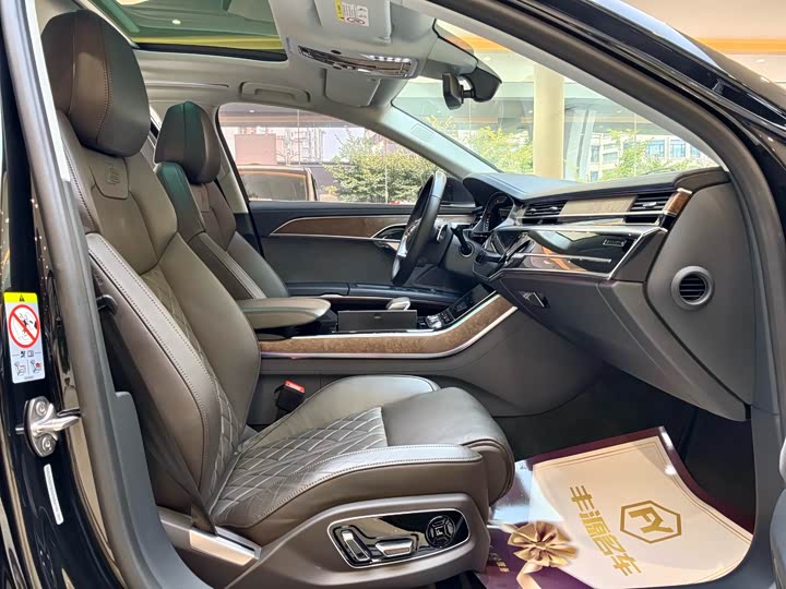 Фото 7 - Audi A8