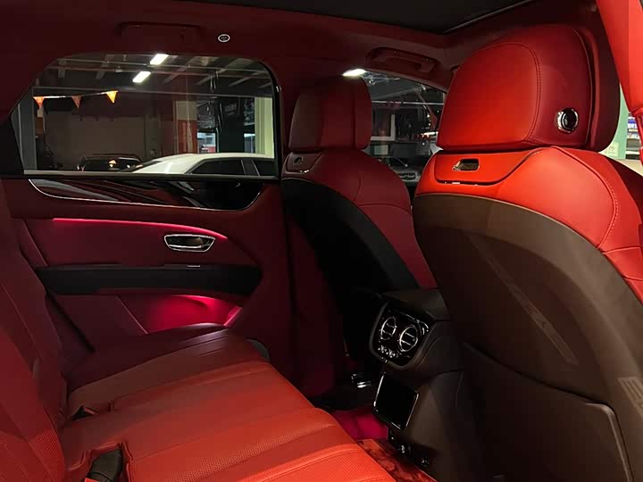 Фото 8 - Bentley Bentayga