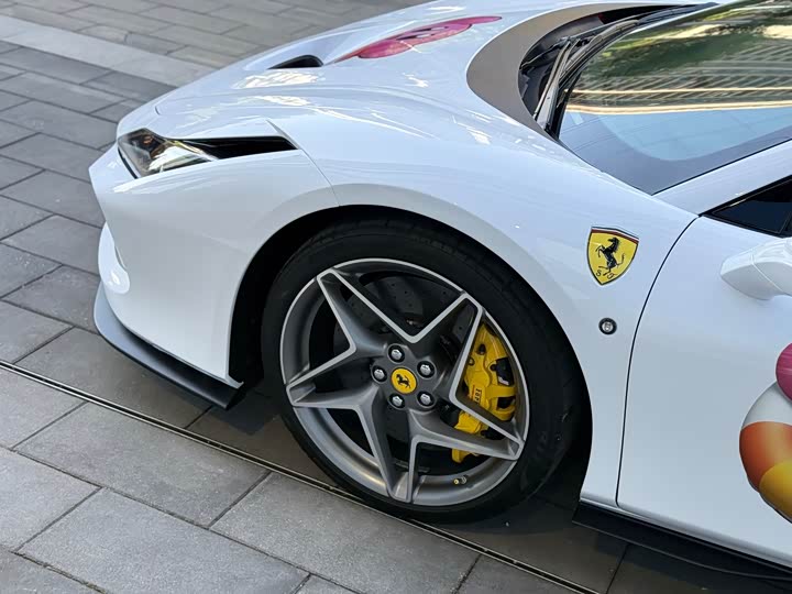 Фото 5 - Ferrari F8