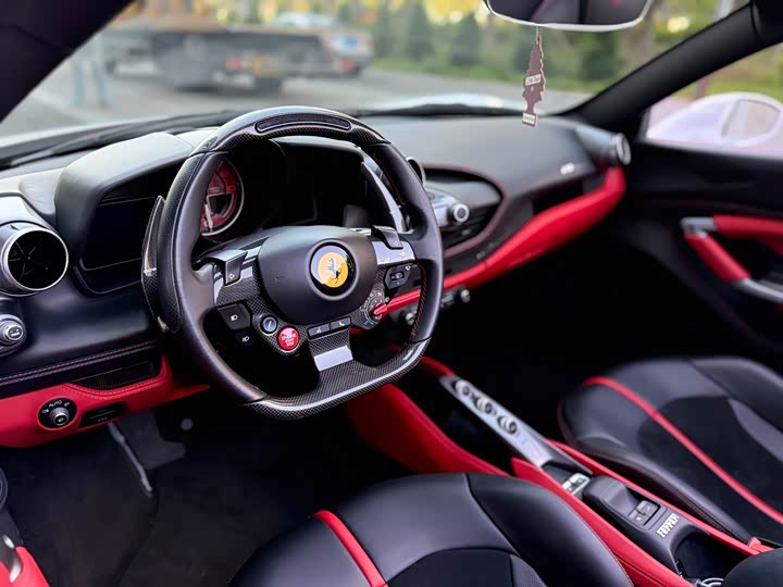 Фото 7 - Ferrari F8