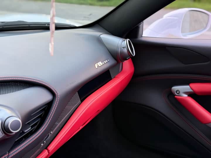 Фото 8 - Ferrari F8