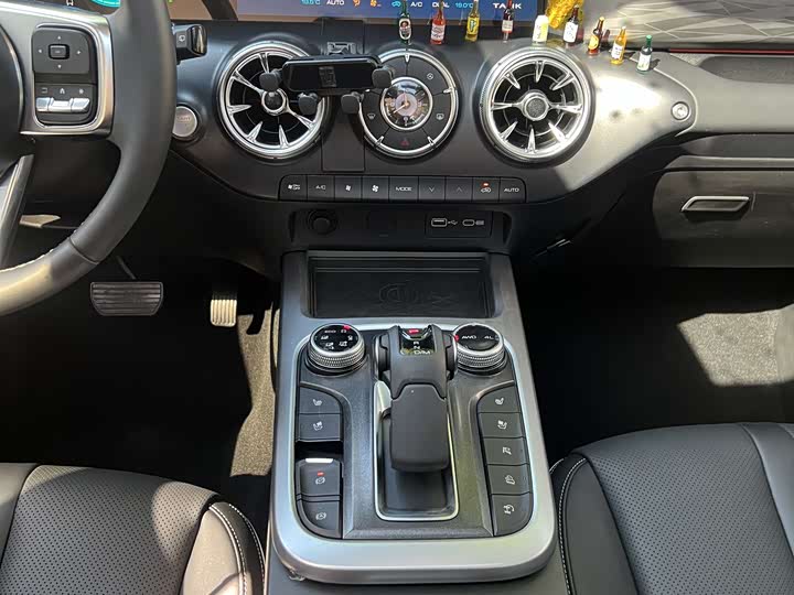 Фото 10 - Tank 300