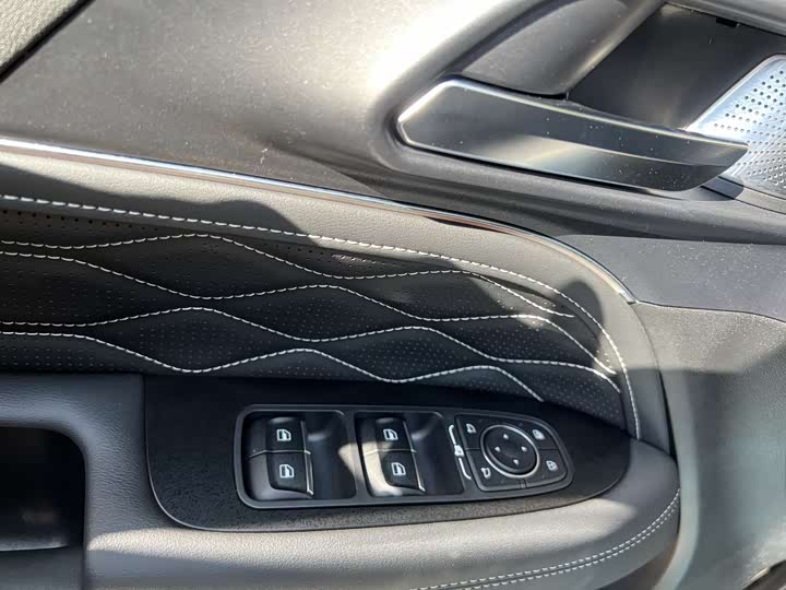 Фото 13 - Tank 300