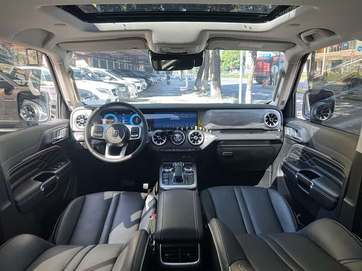 Фото 9 - Tank 300