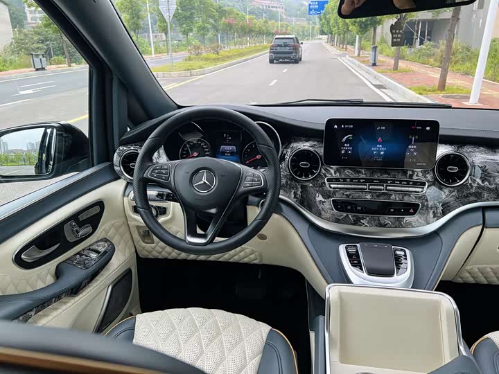 Фото 12 - Mercedes-Benz V-Class