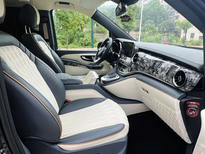 Фото 14 - Mercedes-Benz V-Class