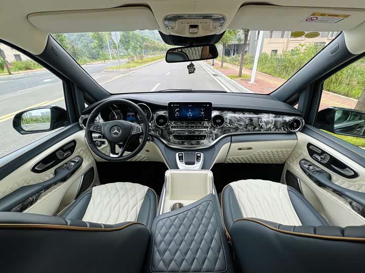 Фото 8 - Mercedes-Benz V-Class