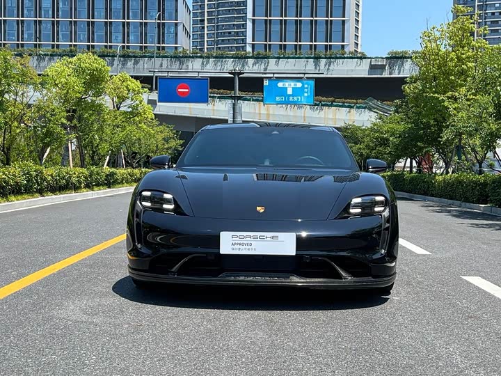 Фото 2 - Porsche Taycan