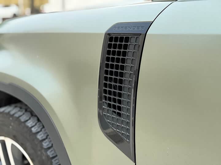 Фото 10 - Land Rover Defender