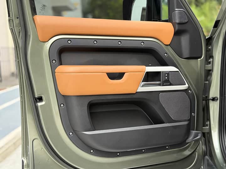 Фото 13 - Land Rover Defender