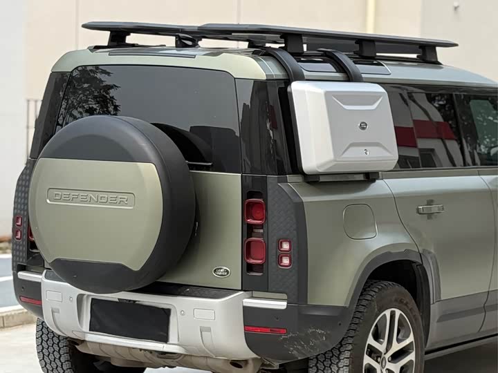 Фото 9 - Land Rover Defender