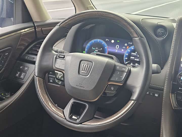 Фото 10 - Toyota Vellfire