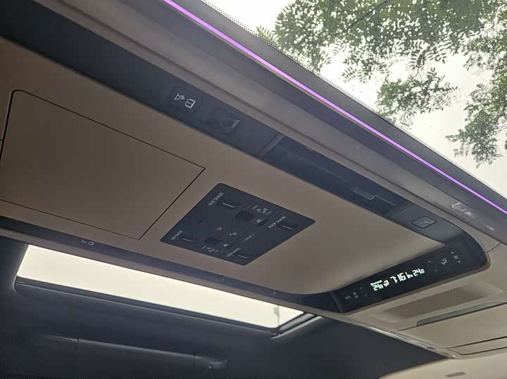 Фото 19 - Toyota Vellfire