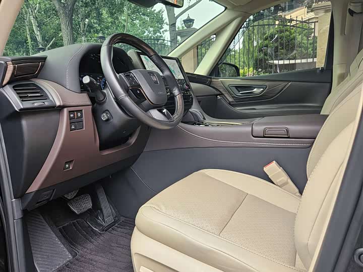 Фото 7 - Toyota Vellfire