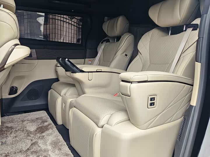 Фото 9 - Toyota Vellfire