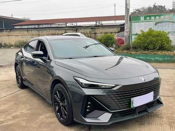 Фото 3 - Changan UNI-V Hybrid